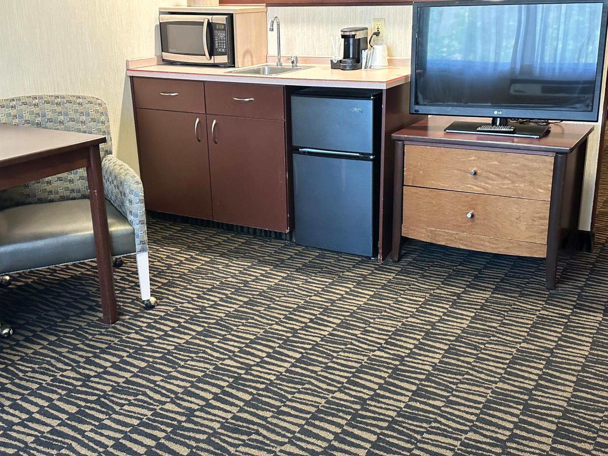 Sojourn Suites Portland Airport Buitenkant foto