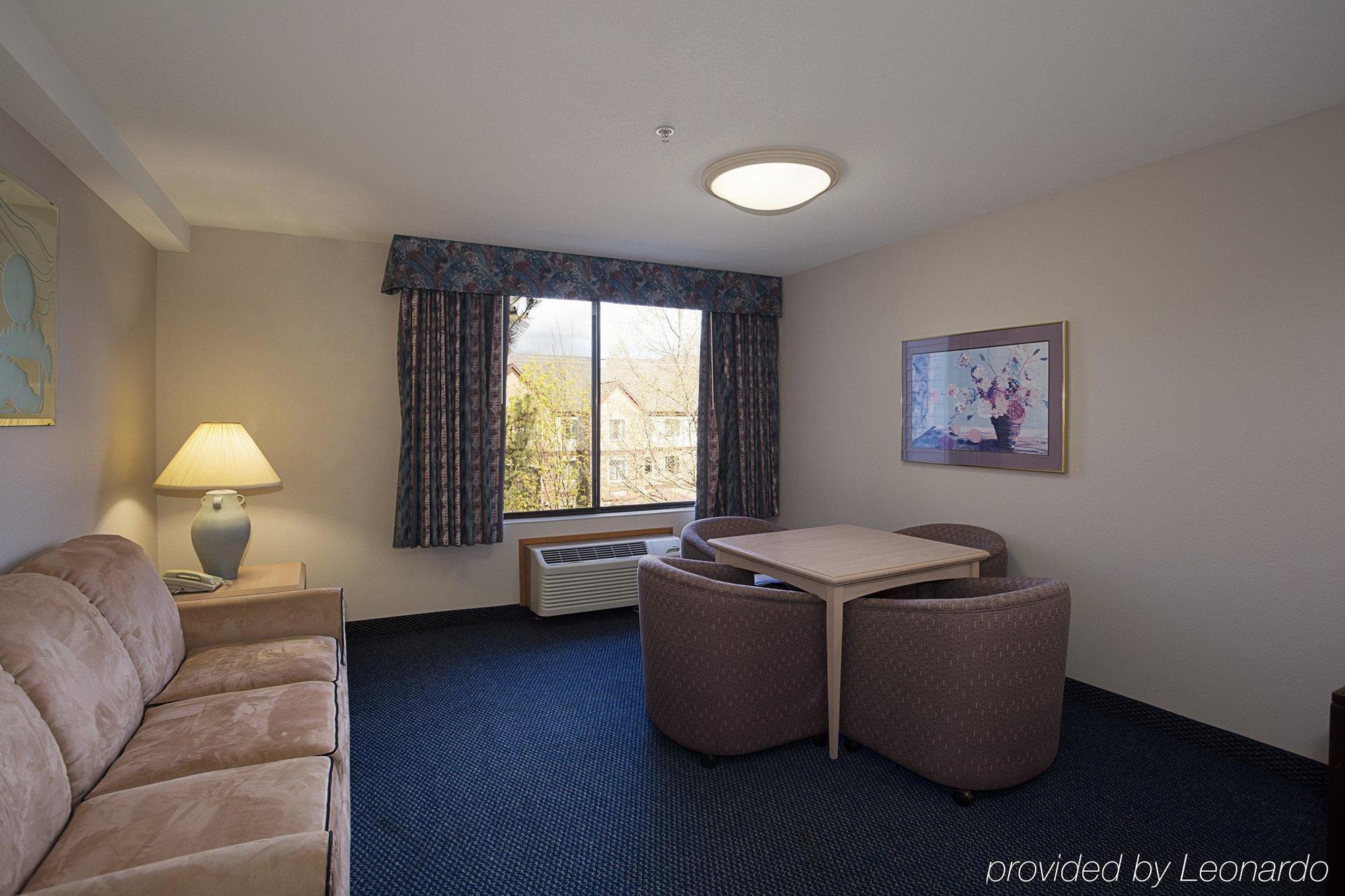 Sojourn Suites Portland Airport Buitenkant foto